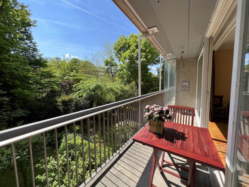 Main image thumbnail