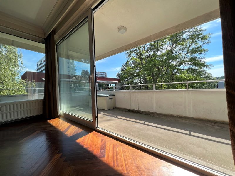 Main image thumbnail