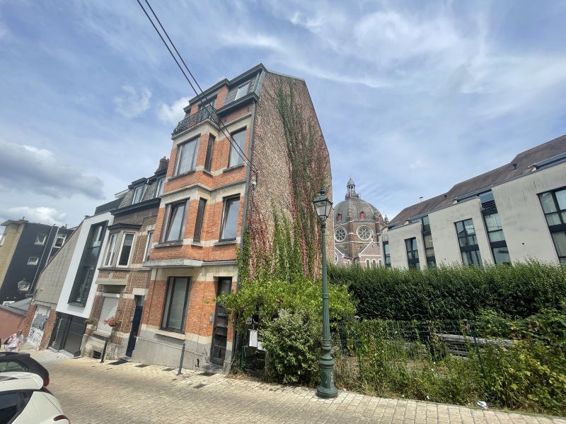 Main image thumbnail