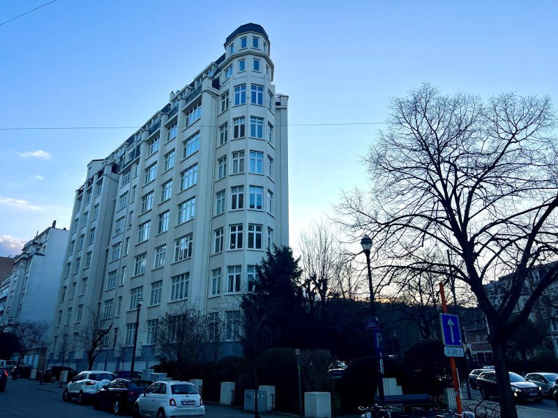 Main image thumbnail