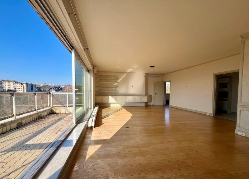 Main image thumbnail