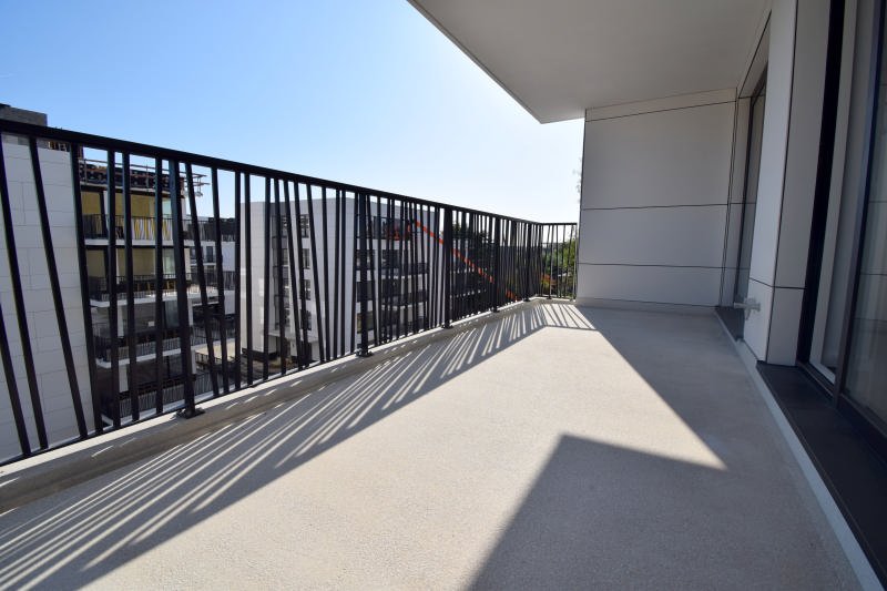 Main image thumbnail