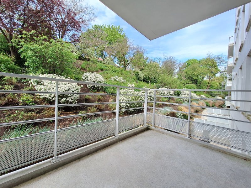 Main image thumbnail