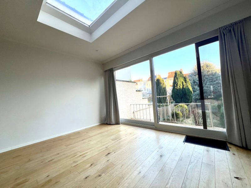 Main image thumbnail