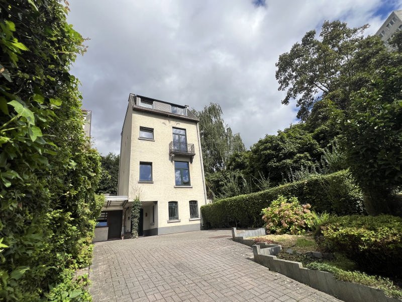 Main image thumbnail