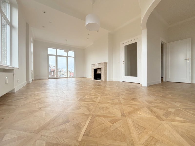 Main image thumbnail