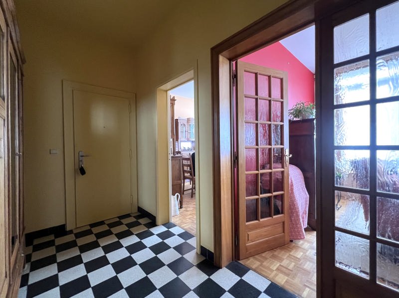 Main image thumbnail