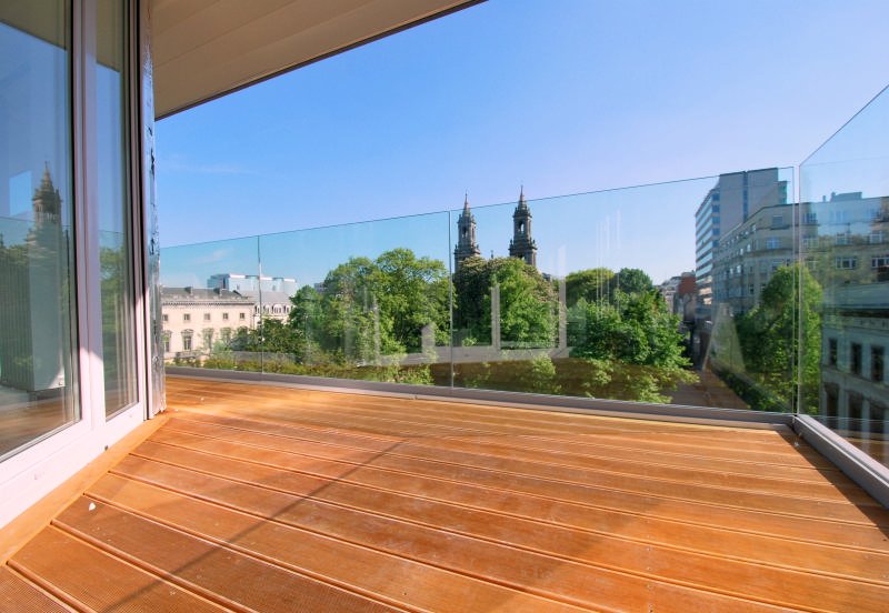 Main image thumbnail