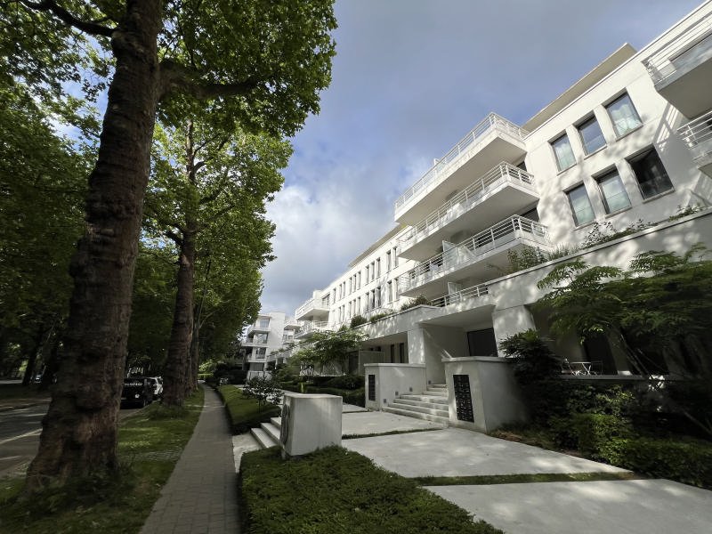 Main image thumbnail
