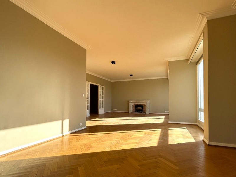 Main image thumbnail