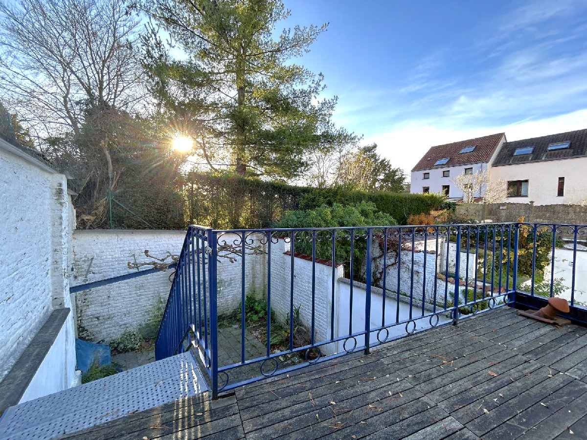 Main image thumbnail