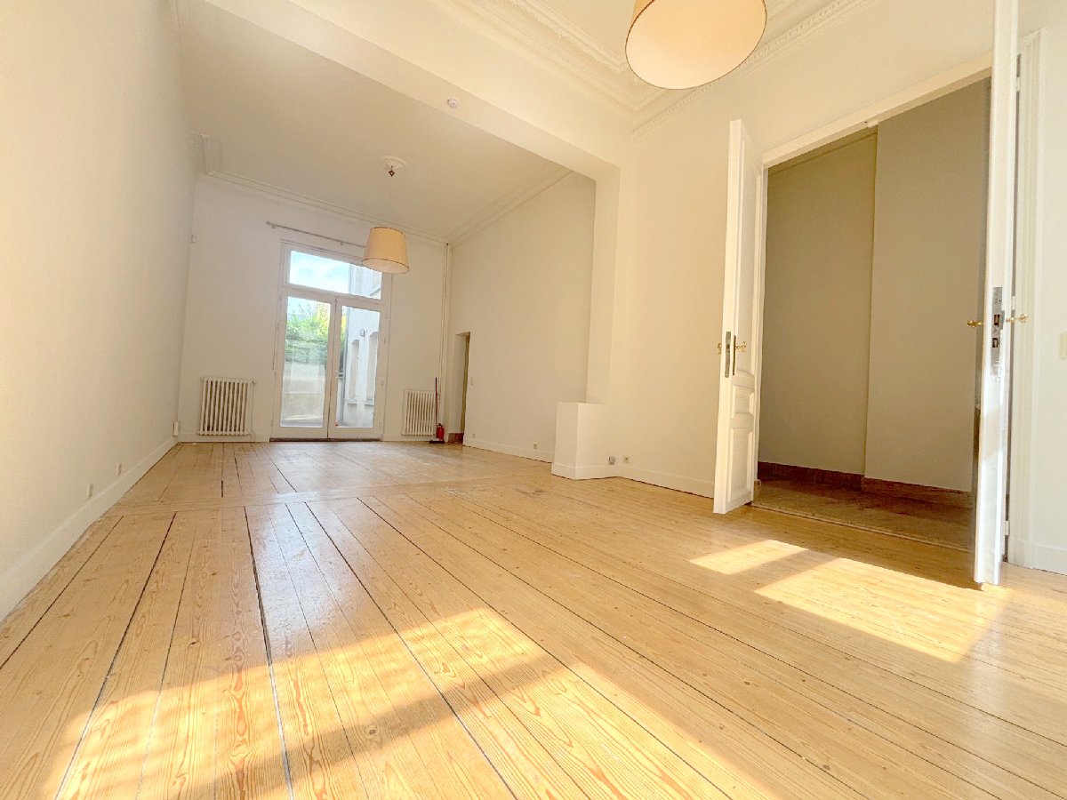 Main image thumbnail