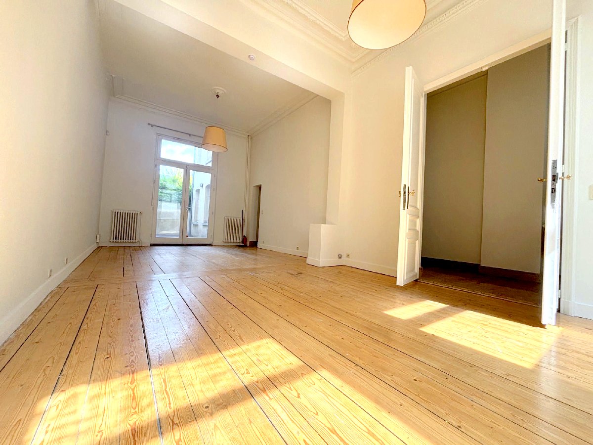 Main image thumbnail