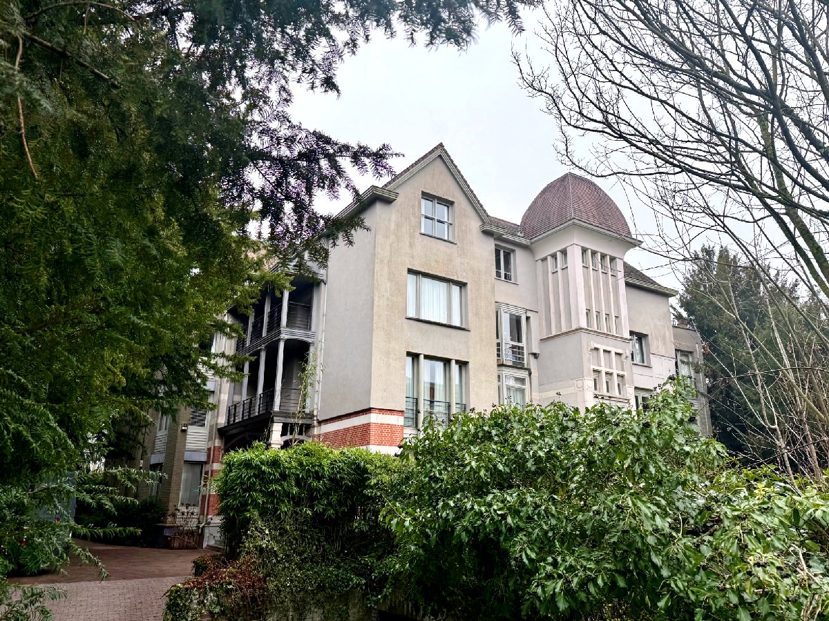 Main image thumbnail