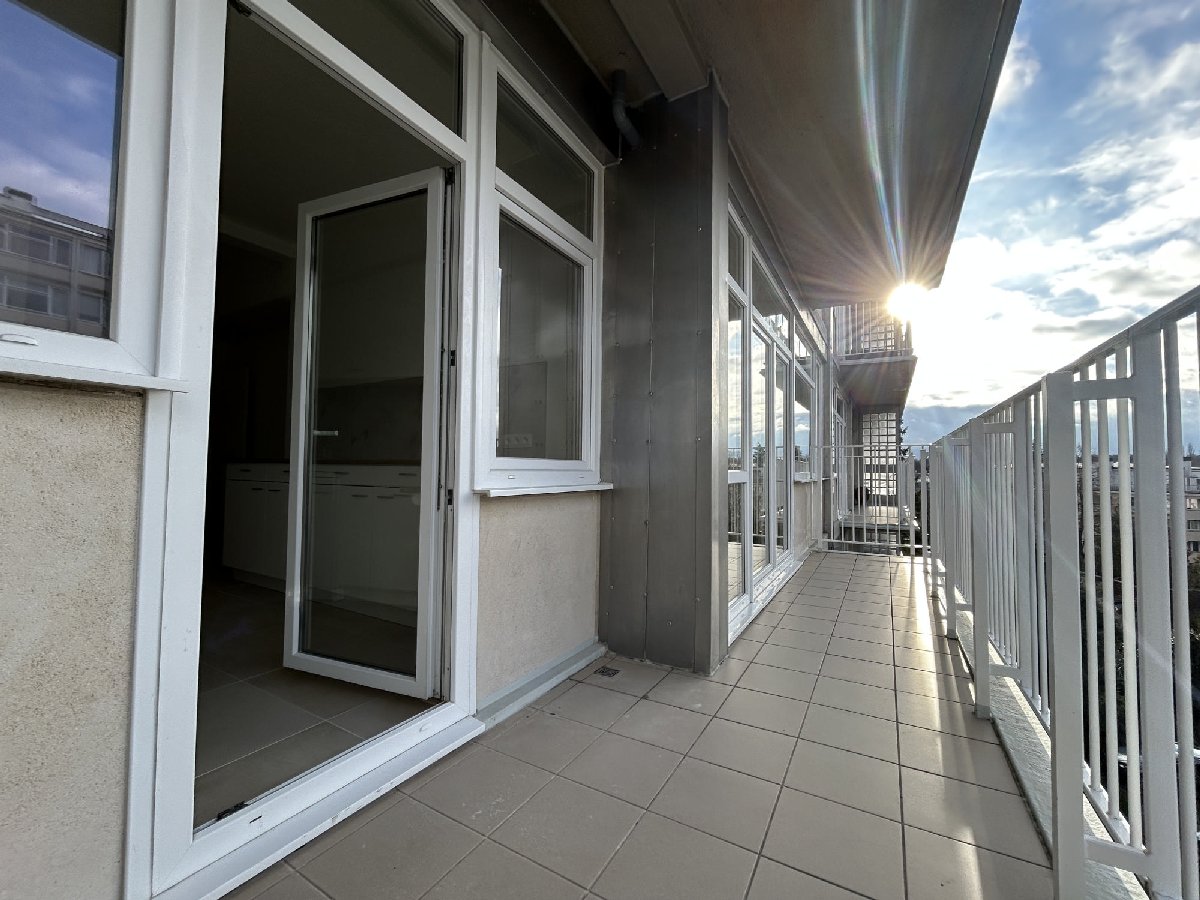 Main image thumbnail