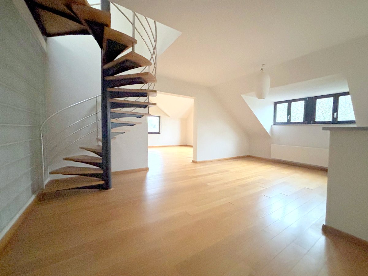 Main image thumbnail