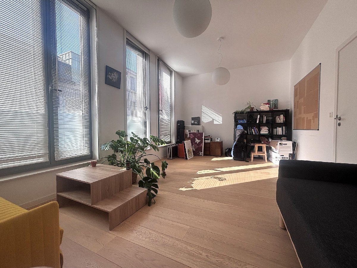 Main image thumbnail