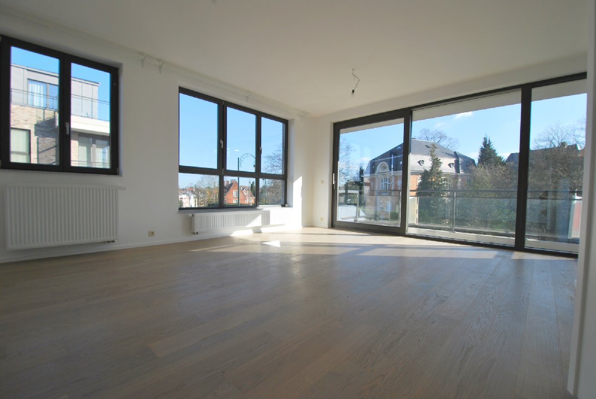 Main image thumbnail